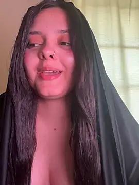 Snapshot of candicewest_ chatting on 13, 5, 2026 candicewest online show from 13, 5, 2026