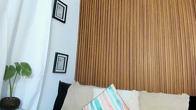 Mia girl123 online show from 8, 4, 2026