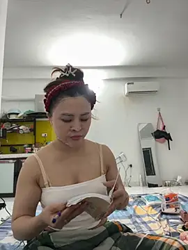 Snapshot of hellela-a chatting on 7, 11, 2025 hellela-a online show from 7, 11, 2025