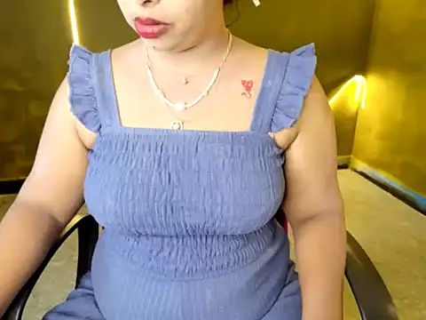 Snapshot of NishasBack chatting on 9, 11, 2025 NishasBack online show from 9, 11, 2025