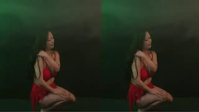 Snapshot of MHe-002 chatting on 8, 11, 2025 MHe-002 online show from 8, 11, 2025