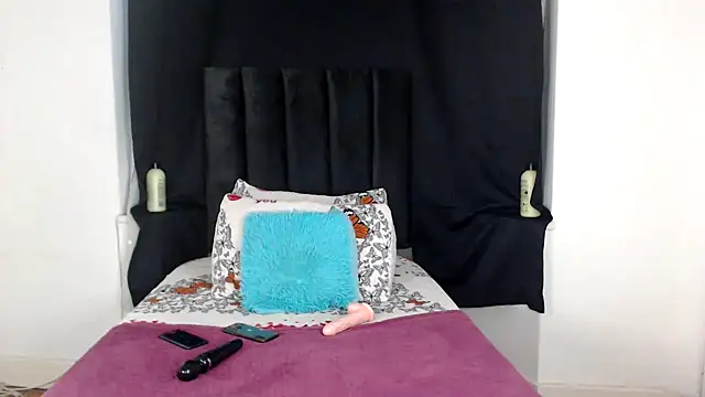 Miss-Berries online show from 20, 12, 2025