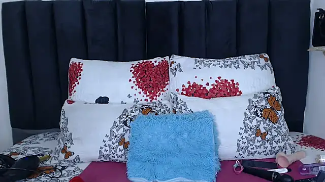 Miss-Berries online show from 5, 6, 2026