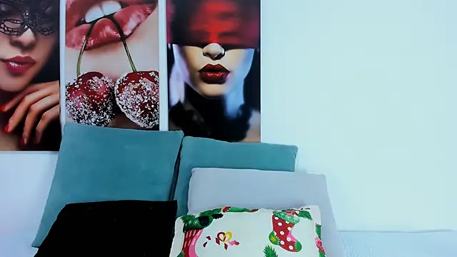 Snapshot of Andhrea_Vale chatting on 8, 11, 2025 Andhrea Vale online show from 8, 11, 2025