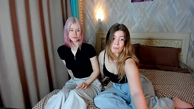 Snapshot of Lory_Reed chatting on 7, 11, 2025 Lory Reed online show from 7, 11, 2025