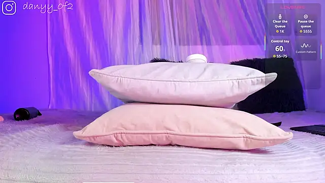 Daniihot   online show from 11, 1, 2026