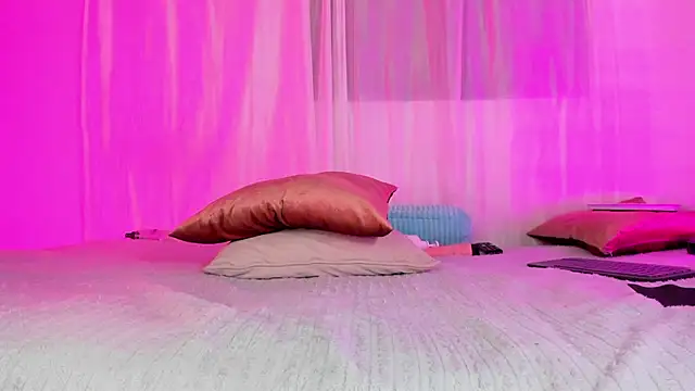 Daniihot   online show from 18, 4, 2026