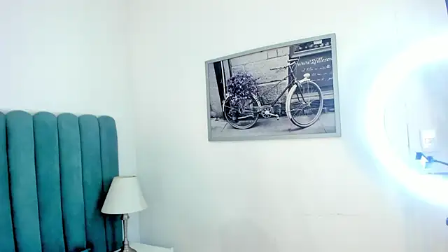 FrancescaSkuirt online show from 24, 2, 2026