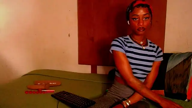 Snapshot of Nikistickyxx25 chatting on 10, 5, 2026 Nikistickyxx25 online show from 10, 5, 2026