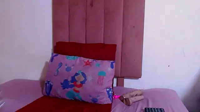 Nikistickyxx25 online show from 12, 4, 2026