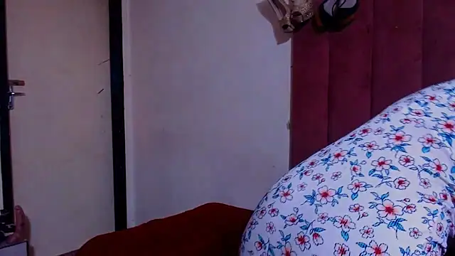 Nikistickyxx25 online show from 20, 4, 2026