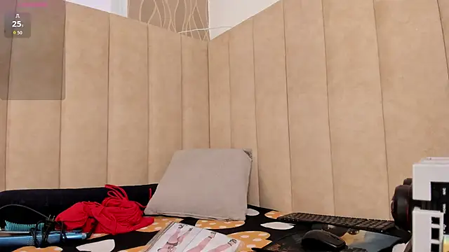 Snapshot of TifanyGrey chatting on 7, 11, 2025 TifanyGrey online show from 7, 11, 2025