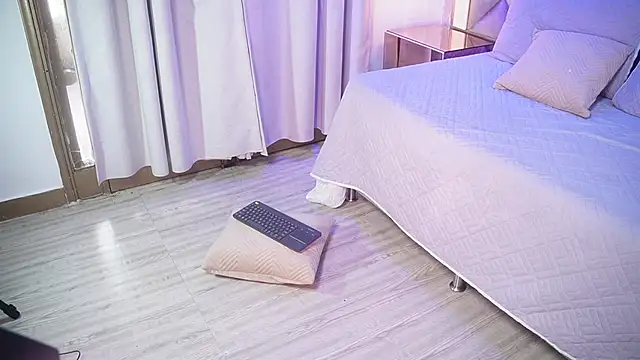 crystal gilton online show from 21, 4, 2026