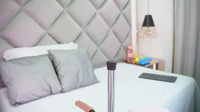 crystal gilton online show from 25, 2, 2026