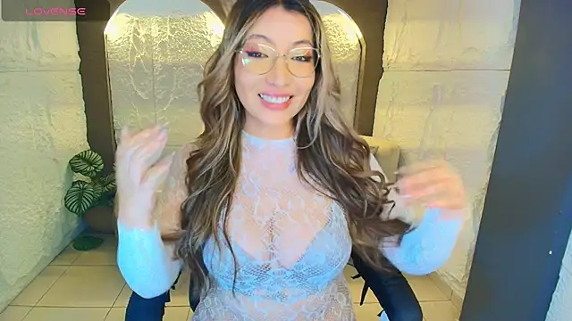 Snapshot of isabella__r chatting on 10, 6, 2026 isabella r online show from 10, 6, 2026