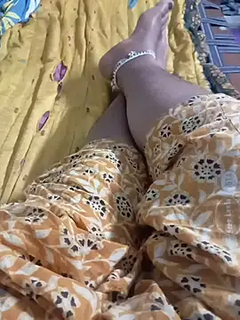 Snapshot of Rathi_telugu_couple chatting on 18, 6, 2026 Rathi telugu couple online show from 18, 6, 2026