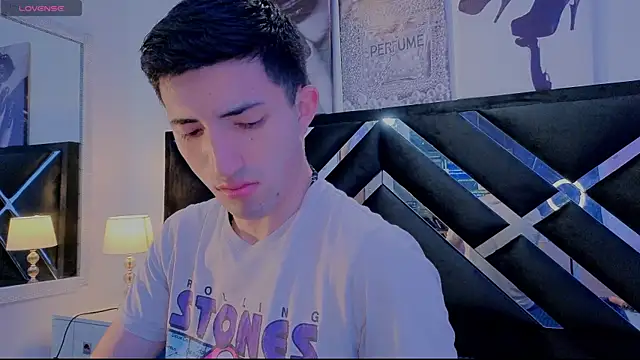 Un Sluttyy online show from 9, 4, 2026