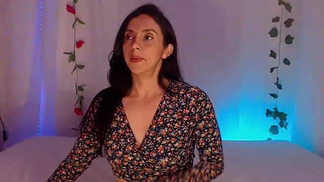 Snapshot of Belladonna_lips chatting on 4, 6, 2026 Belladonna lips online show from 4, 6, 2026