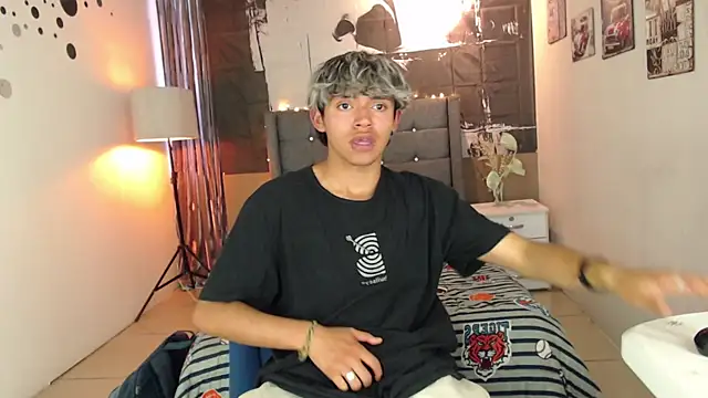 Snapshot of checho_darkx chatting on 8, 11, 2025 checho darkx online show from 8, 11, 2025