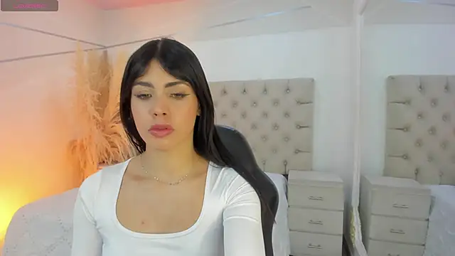 Snapshot of ZarinaWynne chatting on 15, 12, 2025 ZarinaWynne online show from 15, 12, 2025