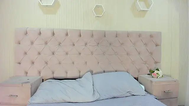Snapshot of ZarinaWynne chatting on 7, 7, 2026 ZarinaWynne online show from 7, 7, 2026