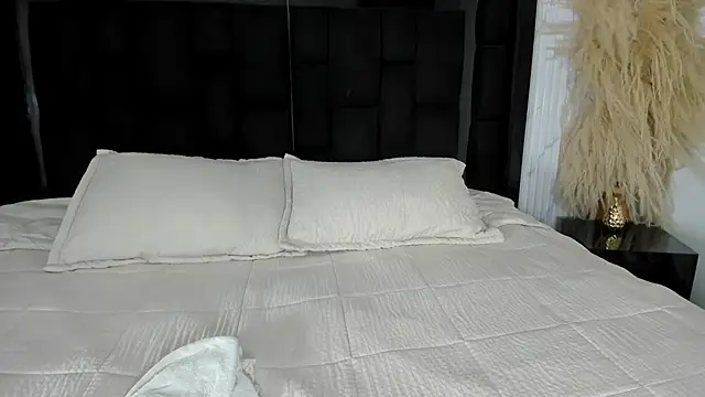 Snapshot of ZarinaWynne chatting on 3, 5, 2026 ZarinaWynne online show from 3, 5, 2026