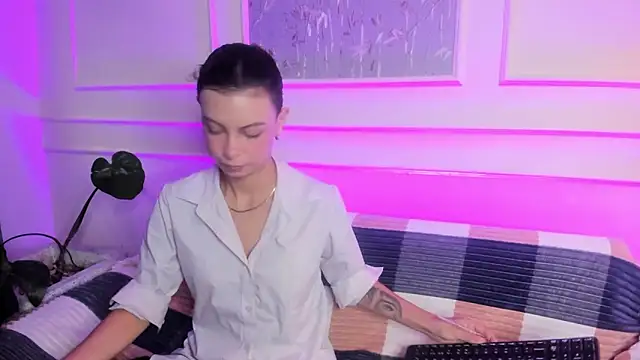 AliceMadnes online show from 21, 4, 2026