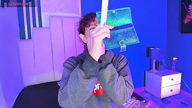 AliceMadnes online show from 1, 12, 2025