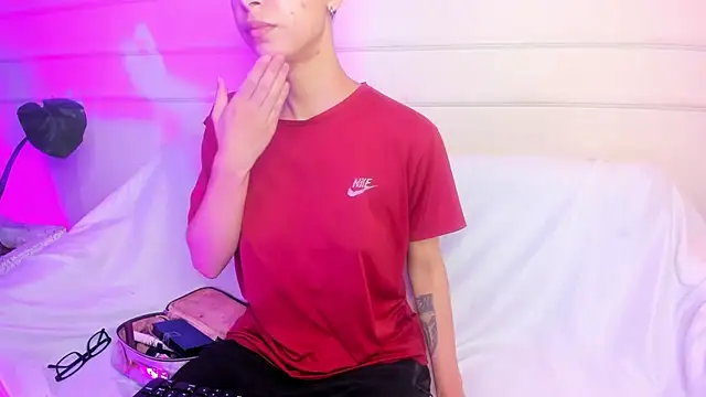 AliceMadnes online show from 20, 4, 2026