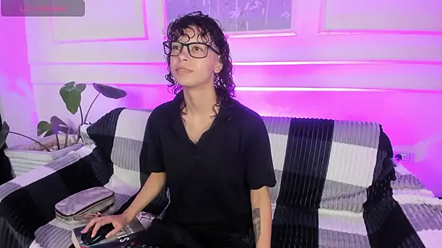 AliceMadnes online show from 7, 3, 2026