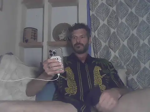 Snapshot of salazarious chatting on 7, 6, 2026 salazarious online show from 7, 6, 2026