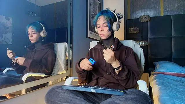 luxiel  online show from 25, 4, 2026