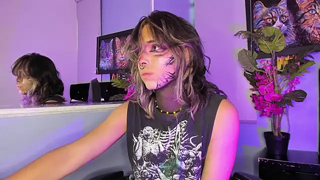 luxiel  online show from 26, 11, 2025