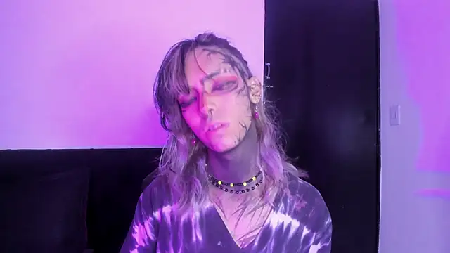 luxiel  online show from 15, 11, 2025