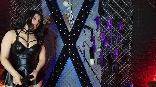 Mistress Luxxy bdsm online show from 28, 11, 2025