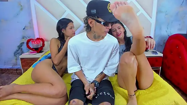 Threelicious  online show from 5, 2, 2026