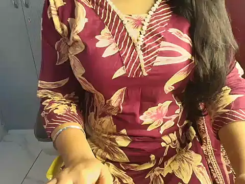 Snapshot of SIMRAN_DHILON chatting on 8, 11, 2025 SIMRAN DHILON online show from 8, 11, 2025