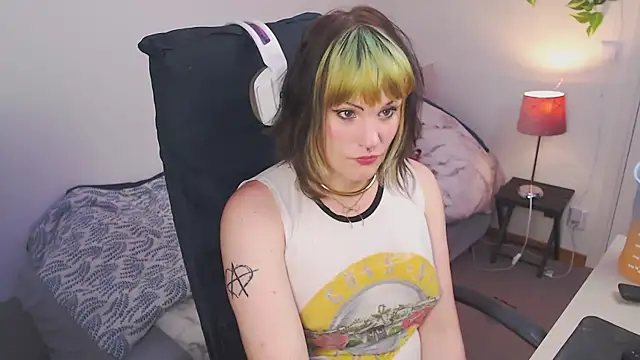 slutty violet online show from 24, 5, 2026