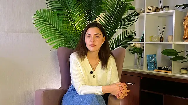 Snapshot of EleneGroder chatting on 8, 11, 2025 EleneGroder online show from 8, 11, 2025