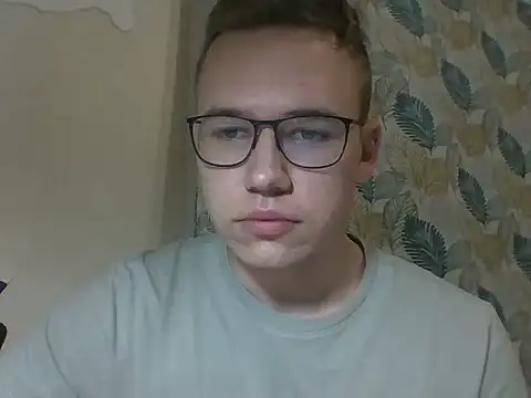 Snapshot of Yminoske chatting on 7, 11, 2025 Yminoske online show from 7, 11, 2025