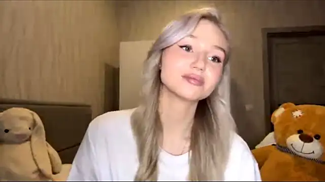 Snapshot of MoonlitCrystalia chatting on 9, 11, 2025 MoonlitCrystalia online show from 9, 11, 2025