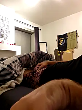 thenakedtraveler online show from 8, 11, 2025