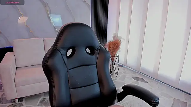 Saara Corraless online show from 13, 4, 2026