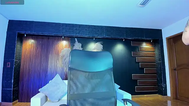 Saara Corraless online show from 17, 4, 2026