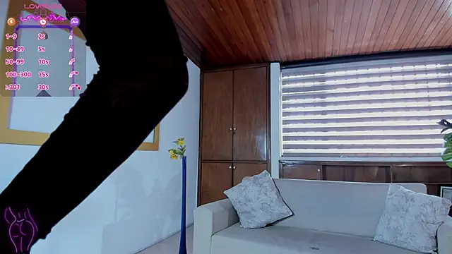 Saara Corraless online show from 11, 11, 2025