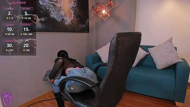 Saara Corraless online show from 27, 11, 2025