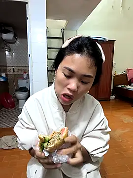 Lynly k2 online show from 30, 3, 2026