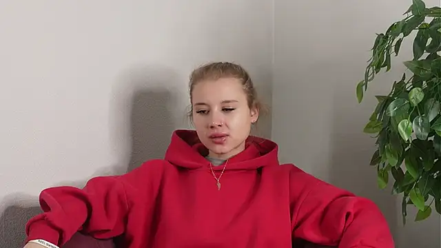 NganZarella online show from 10, 11, 2025