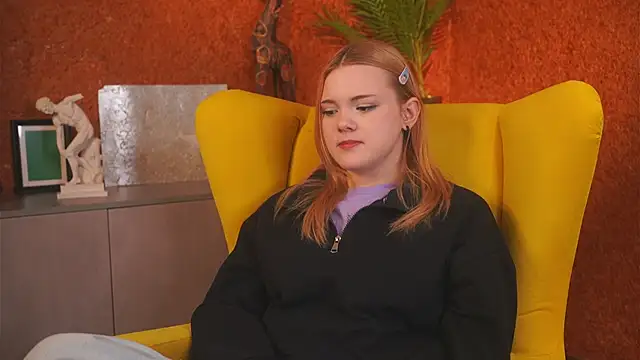 Snapshot of TomasaTroutner chatting on 12, 11, 2025 TomasaTroutner online show from 12, 11, 2025