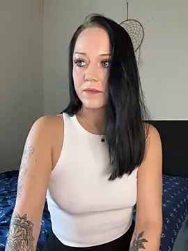 Snapshot of TattooLaraa chatting on 8, 11, 2025 TattooLaraa online show from 8, 11, 2025